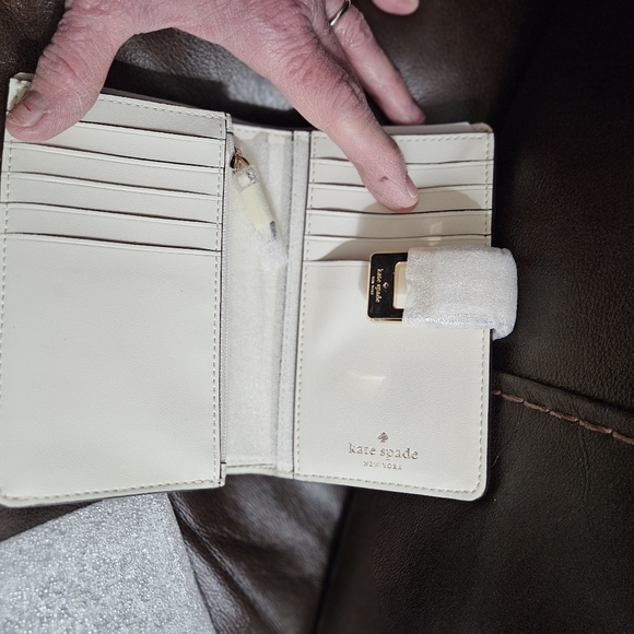 NWT Kate Spade Pheobe bifoldbwhite wallet - Picture 4 of 4